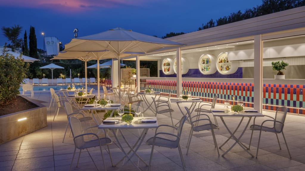 Ristorante-Symposium-Roma-Hotel-Colombo-4L-collection-esterno-1